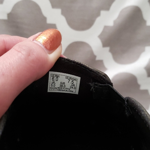 Vans - Picture 6 of 7